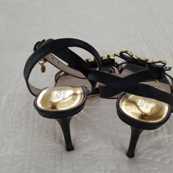 Shoes - Picture 3 of 4